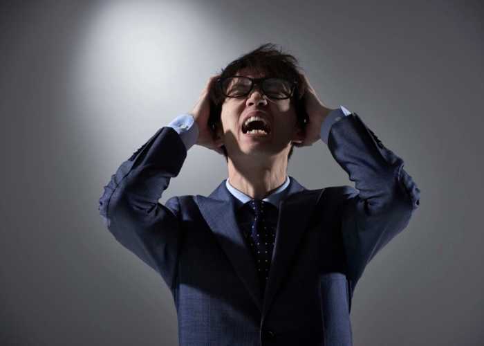 情緒低落憂郁，易暴躁生氣，難以入眠